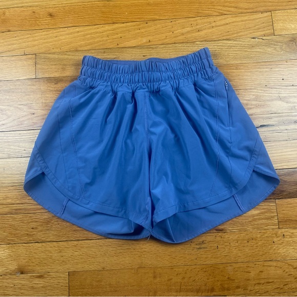 Lululemon Track That Mid-Rise Lined Short 5"
Blue Nile Size 4 - Picture 3 of 9